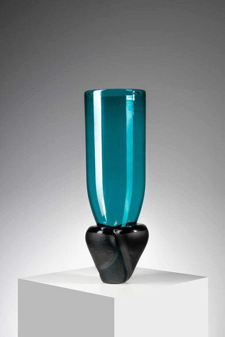 LAURA DE SANTILLANA Vase form the Munchen series for Venini, Murano. (1 of 6)