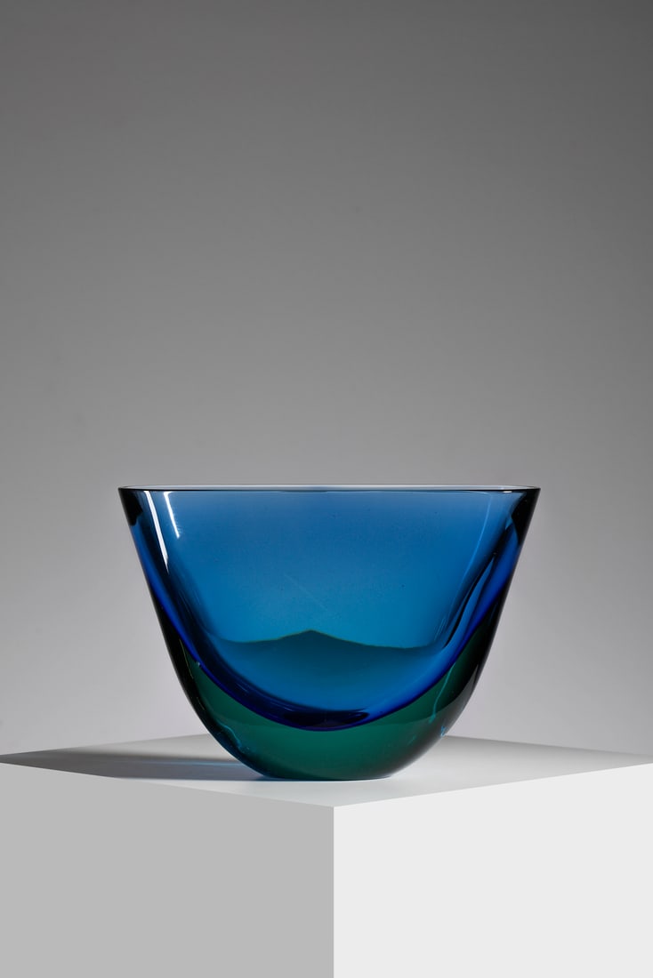 FLAVIO POLI Oval section 11910  vase for Seguso Vetri d'Arte, Murano. (1 of 5)