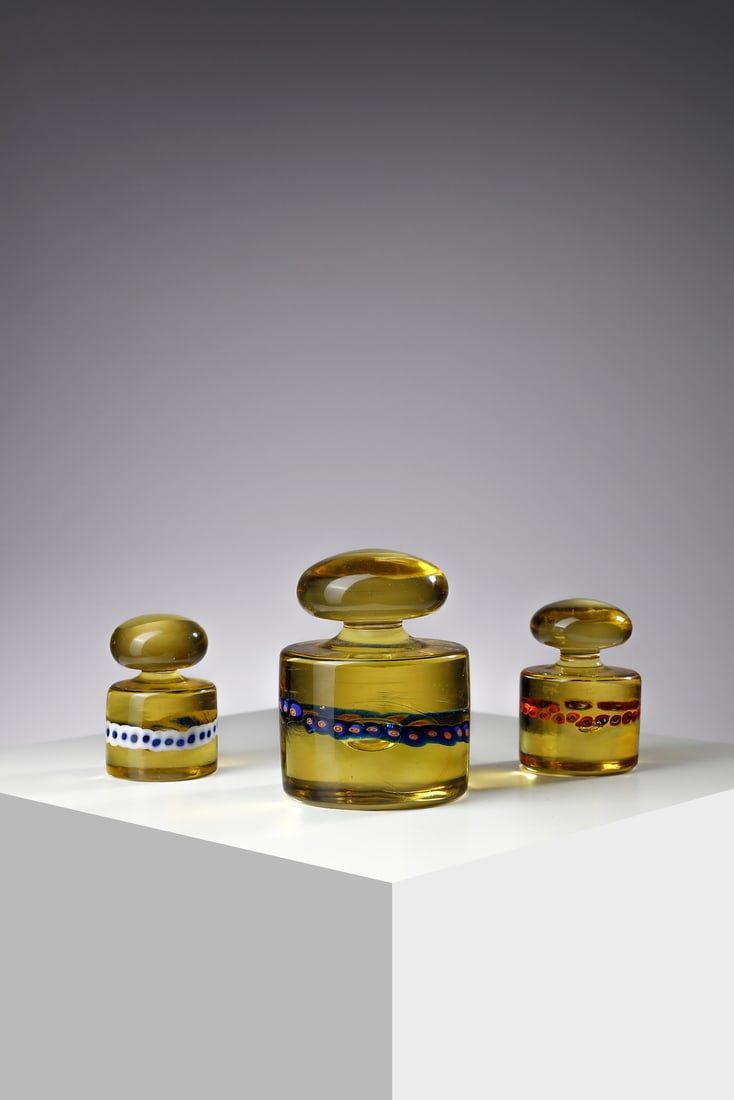 GIANMARIA POTENZA S/207 three weights for La Murrina, Murano.: POTENZA GIANMARIA (n. 1936) S/207 three weights for La Murrina, Murano. Pagliesco glass decorated with band of polychrome murrine.. . 1960s.Dimensions: 12,5 x 9,5 x 9,5 cm; 9,5 x 6,5 x 6,5 cm; 9 x 6 x