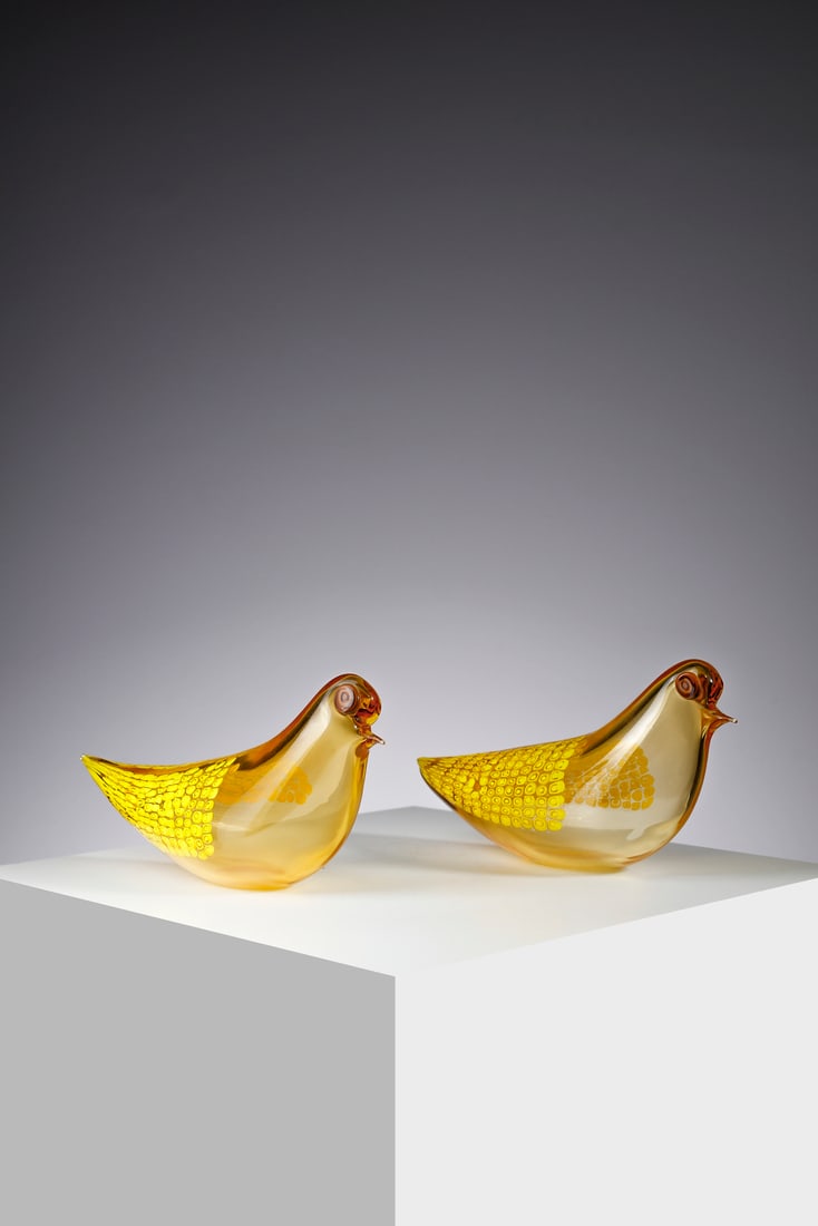 GIANMARIA POTENZA S/201 pair of doves for La Murrina, Murano.: POTENZA GIANMARIA (n. 1936) S/201 pair of doves for La Murrina, Murano. Pagliesco glass decorated on the body with yellow murrine.. Cm 27,00 x 13,00 x 9,00. 1960s.Literature: La Murrina, catalogo d'ep