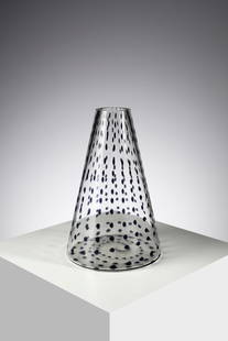 ROSANNA TOSO Vase from the Gisa series for Fratelli Toso, Murano.: TOSO ROSANNA (1941 - 2001) Vase from the Gisa series for Fratelli Toso, Murano. Colorless transparent glass with regularly distributed spots.. Cm 20,00 x 30,50 x 20,00. 1970s / 1980s.