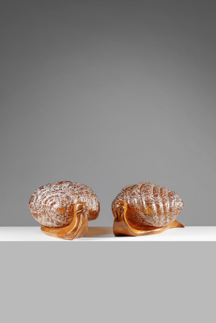 MARZIO CECCHI Pair of Snail table lamps-luminous sculptures.: CECCHI MARZIO (1940 - 1990) Pair of Snail table lamps-luminous sculptures. Wood and colored etched glass.. Cm 42,00 x 22,50 x 29,00. 1965 ca.Signed at the wooden bases.