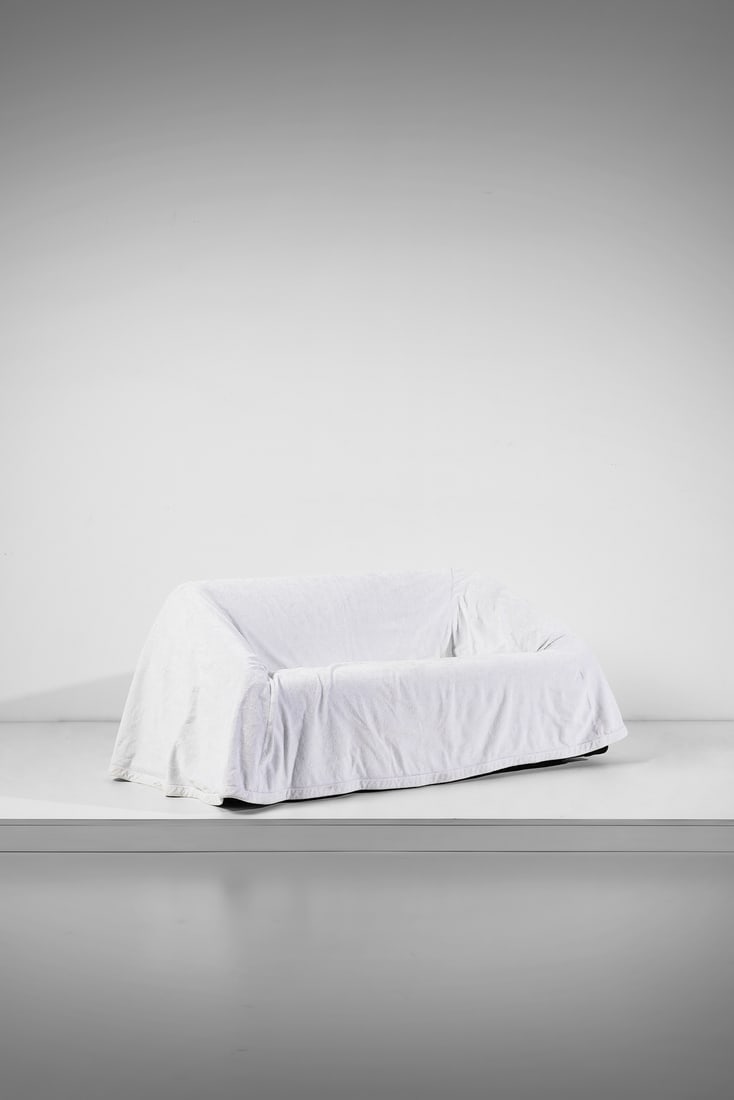 KAZUHIDE TAKAHAMA Mantilla sofa for Simon, San Lazzaro di Savena. (1 of 5)