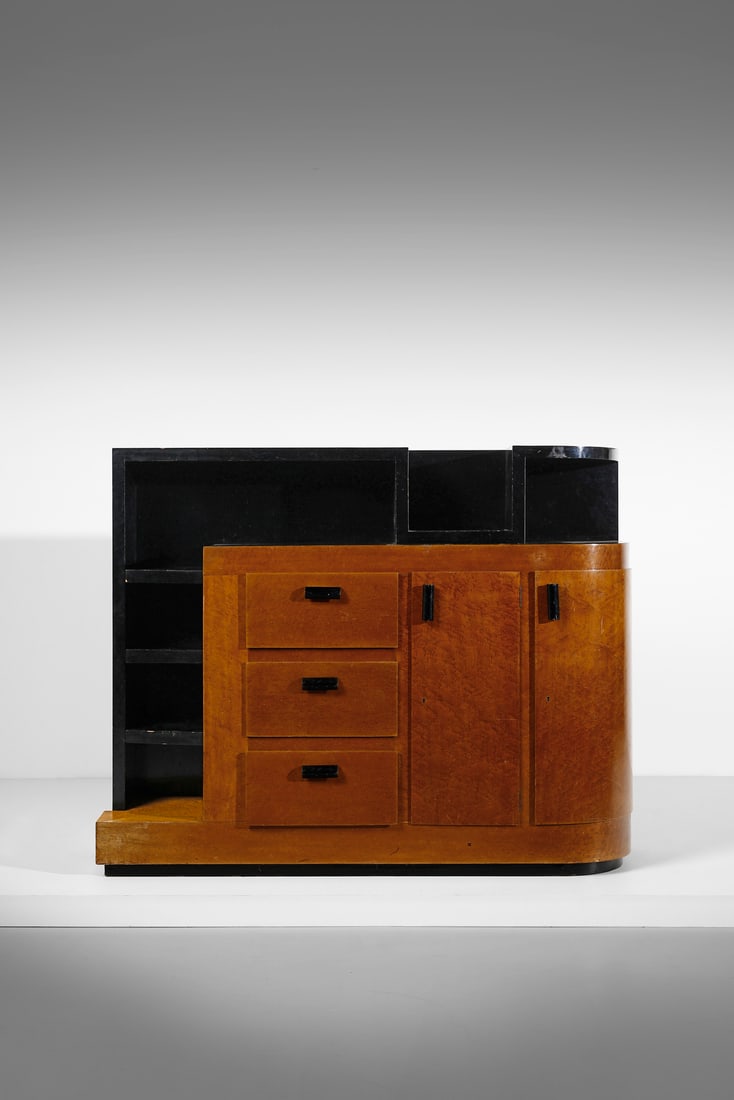 GINO LEVI MONTALCINI (1902-1974) & GIUSEPPE PAGANO POGATSCHNIG (1896-1945) Sideboard.: GINO LEVI MONTALCINI (1902-1974) & GIUSEPPE PAGANO POGATSCHNIG (1896-1945) Sideboard. 1930. Boxwood.. Cm 178,00 x 142,00 x 53,00. Literature: I. De Guttry, M.P. Maino, Il mobile déco italiano 1920-19