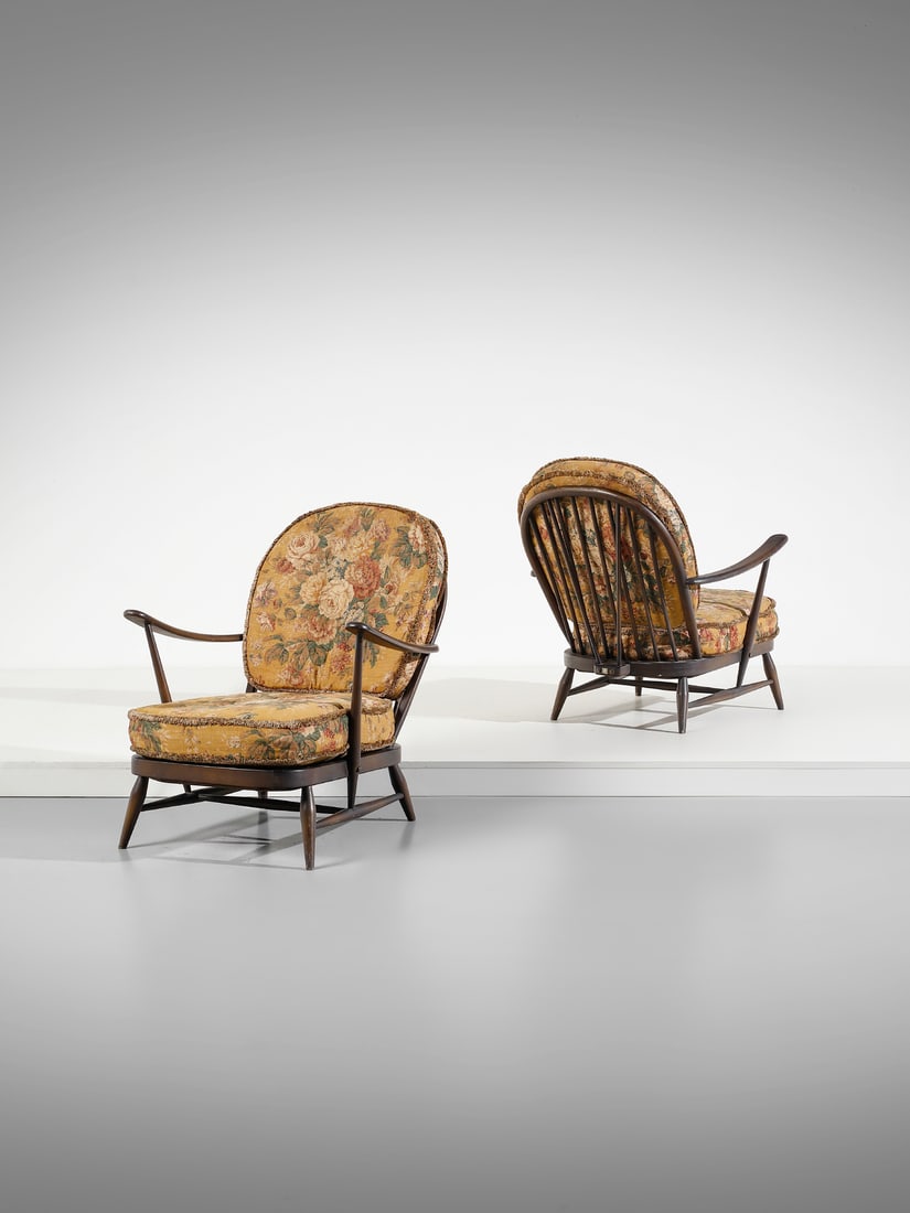 LUCIAN RANDOLPH ERCOLANI Pair of armchairs for Ercol, United Kingdom.: ERCOLANI LUCIAN RANDOLPH (1988 - 1976) Pair of armchairs for Ercol, United Kingdom. Beech and padding fabric.. Cm 70,00 x 77,00 x 77,00. 1950s.Production label.