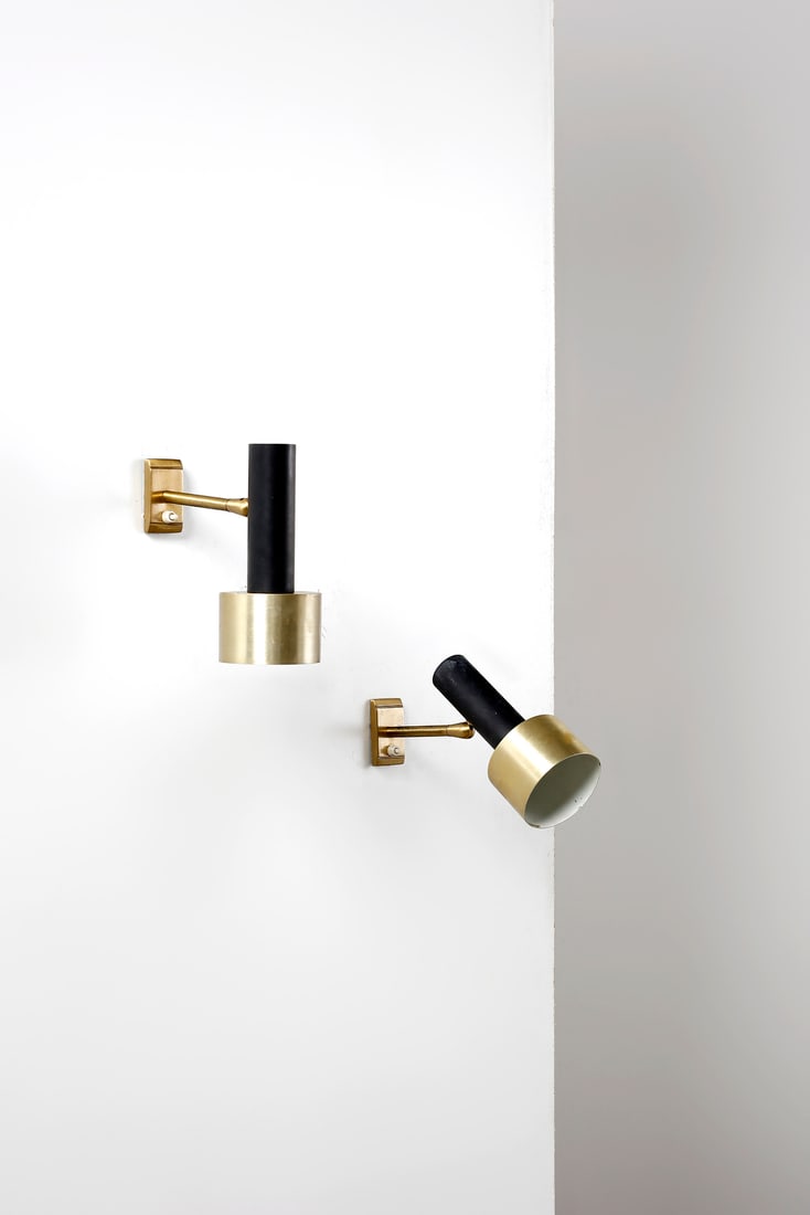 STILUX Pair of wall lamps, Milan.: STILUX Pair of wall lamps, Milan. Painted metal and brass.. Cm 22,00 x 25,00 x 11,00. 1960s.Production label.