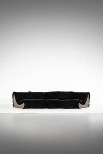 MICHEL BOYER in the style of. Modular sofa.: BOYER MICHEL (1935 - 2011) in the style of. Modular sofa. Wood, metal and padded velvet.. . 1970s.Dimensions: module 70 x 66 x 102 cm; corner module 70 x 86 x 102 cm