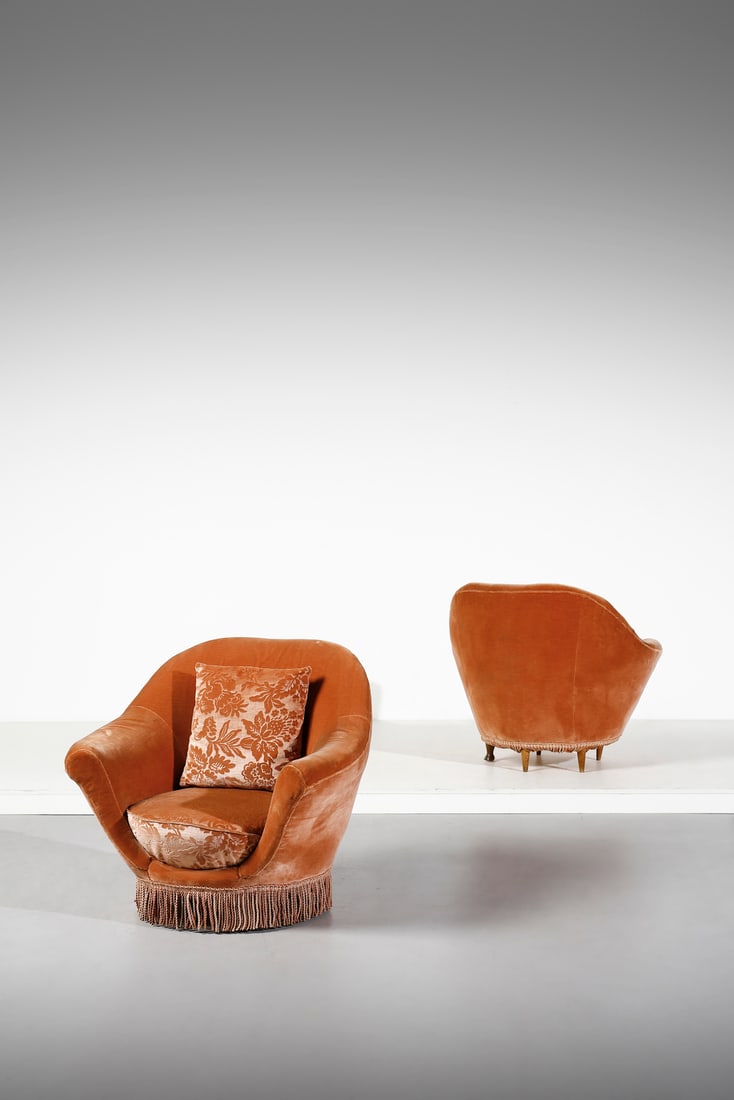 FEDERICO MUNARI Pair of armchairs.: MUNARI FEDERICO Pair of armchairs. Wood and padding velvet.. Cm 95,00 x 82,00 x 70,00. 1950s.