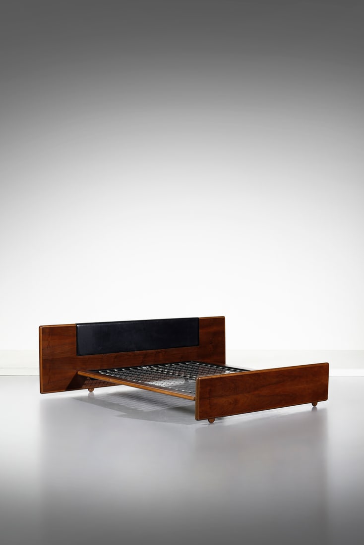 SILVIO COPPOLA attributed. Double bed.: COPPOLA SILVIO (1920 - 1986) attributed. Double bed. Wood and leather.. Cm 256,00 x 76,00 x 208,00. 1960s.