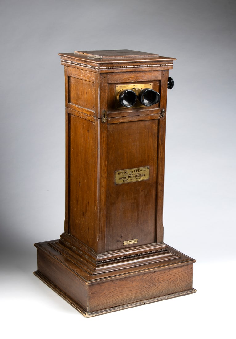 MUSEUM TOWER STEREOSCOPE WITH 64 SCENES AND EPISODES FROM THE FIRST WORLD WARMilan, 1920. (1 of 9)