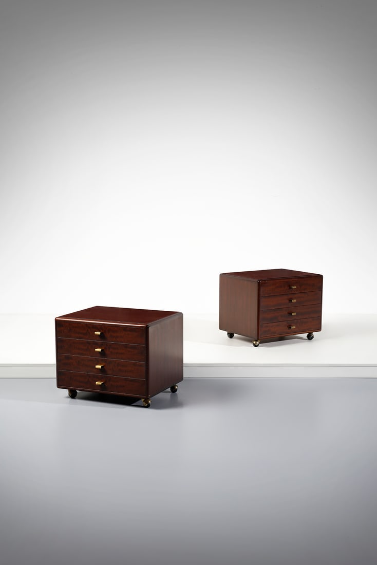 OSVALDO BORSANI Pair of bedside tables for Tecno, Varedo. (1 of 4)