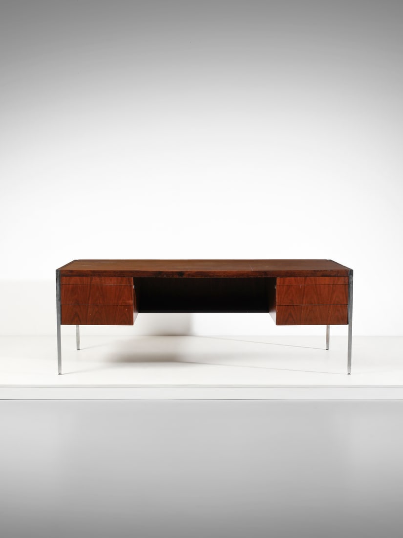 FLORENCE KNOLL BASSETT Large six drawer center desk for Knoll International, USA/Italy.: KNOLL BASSETT FLORENCE (1917 - 2019) Large six drawer center desk for Knoll International, USA/Italy. Chromed steel and rosewood.. Cm 205,00 x 74,00 x 100,00. 1960s / 1970s.
