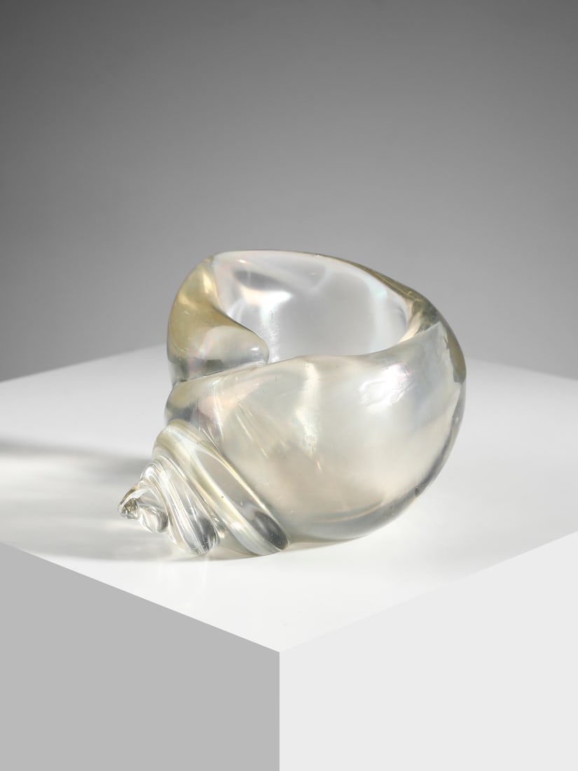 FLAVIO POLI Shell-shaped vase for Seguso Vetri d'Arte, Murano. (1 of 4)