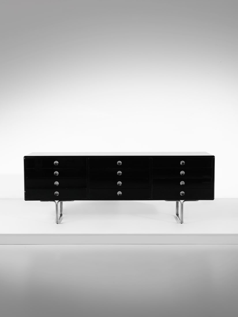 OSVALDO BORSANI (1911-1985) CON CENTRO PROGETTI TECNO Chest of drawers for Tecno, Varedo.: OSVALDO BORSANI (1911-1985) CON CENTRO PROGETTI TECNO Chest of drawers for Tecno, Varedo. Lacquered wood and chromed metal.. Cm 192,00 x 71,00 x 51,00. 1970s.