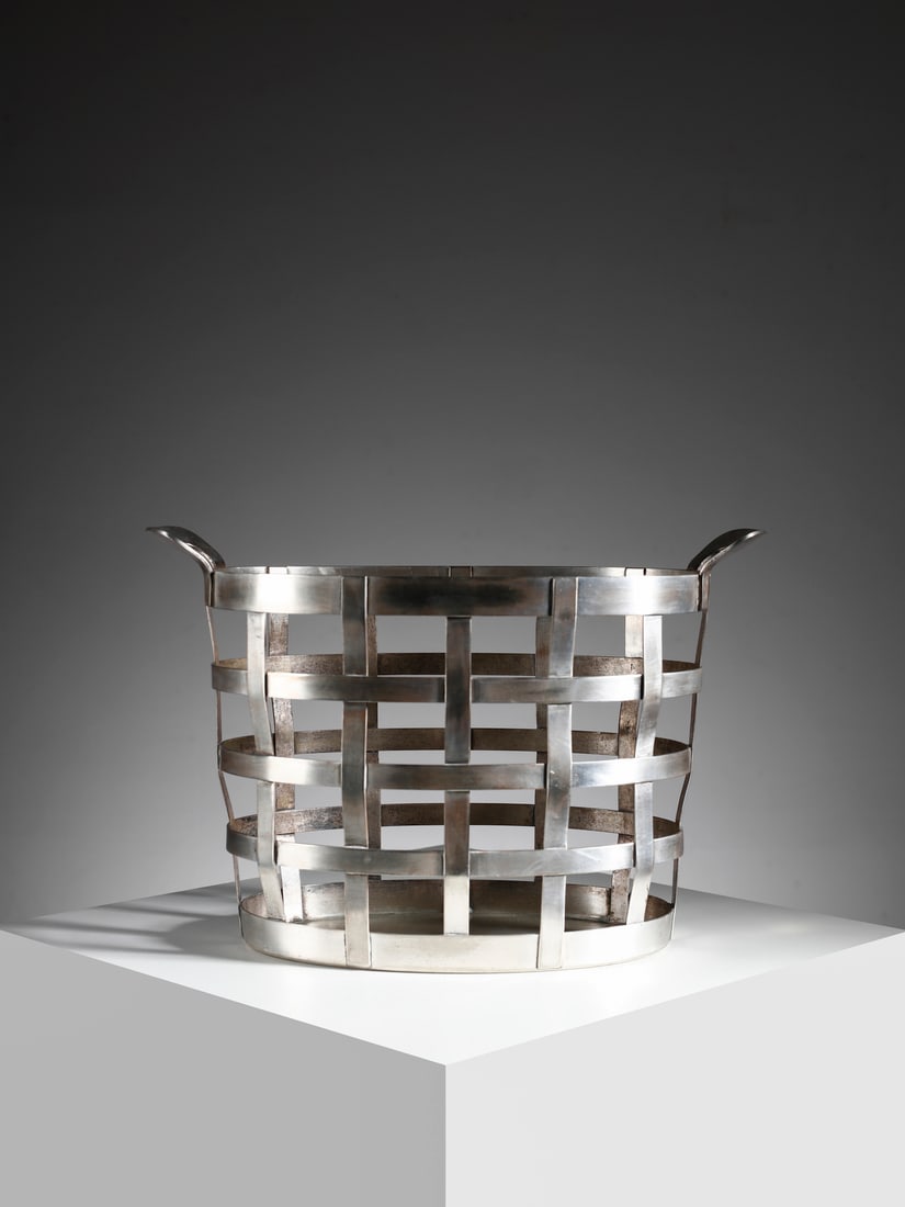 GIO PONTI Fruit basket for Arthur Krupp designed for Agip, Milan.: PONTI GIO (1891 - 1979) Fruit basket for Arthur Krupp designed for Agip, Milan. Silver plated metal.. Cm 18,00 x 36,00 x 25,00. 1930s.Marked under the base.