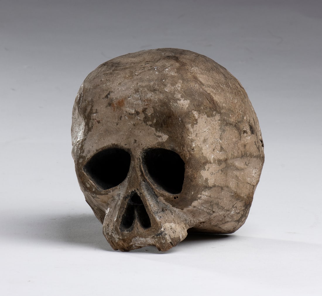 WOODEN MEMENTO MORI SKULL Italy, 18th century .: WOODEN MEMENTO MORI SKULL Italy, 18th century . . Cm 13,00 x 14,00. probably kept inside churches as ornaments.