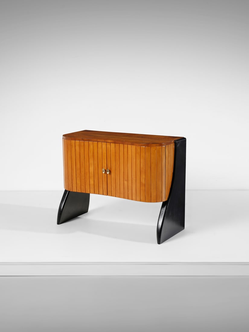 MANIFATTURA ITALIANA Bar cabinet.: MANIFATTURA ITALIANA Bar cabinet. Wood, brass, mirrored glass tiles and glass.. Cm 100,00 x 76,00 x 42,50. 1950s.