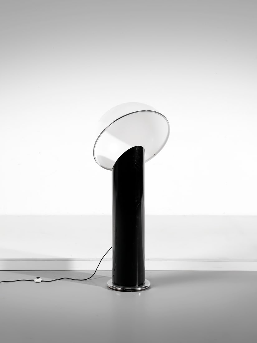 ENNIO CHIGGIO Ciot floor lamp for Lumenform, Italy.: CHIGGIO ENNIO (1938 - 2020) Ciot floor lamp for Lumenform, Italy. 1973. Resin, methacrylate and chromed metal.. Cm 60,00 x 143,00 x 60,00.