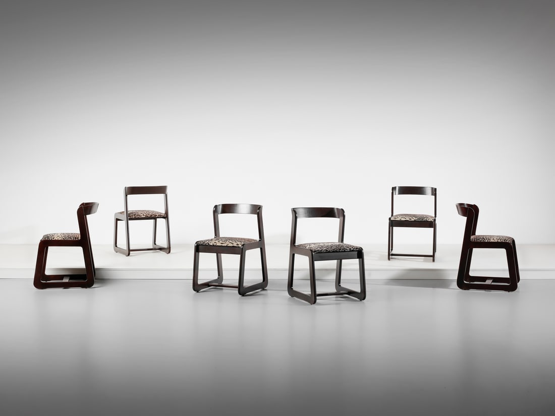 MARIO SABOT Six chairs, Udine.: MARIO SABOT Six chairs, Udine. Curved wood and fabric.. Cm 46,50 x 73,50 x 57,50. 1970s.Marked "MS".