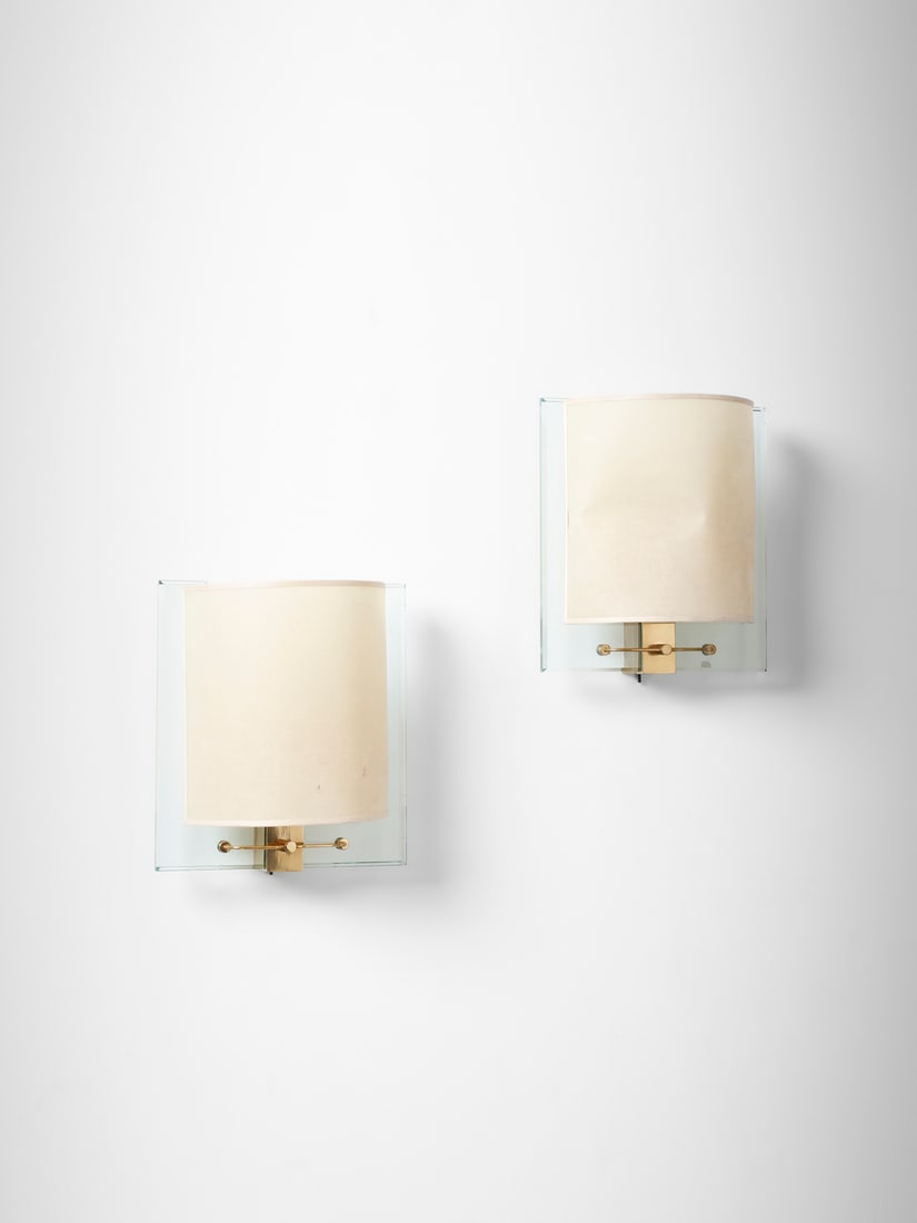 NATHALIE GRENON Pair of 2834 wall lamps for Fontana Arte, Milan.: GRENON NATHALIE (n. 1959) Pair of 2834 wall lamps for Fontana Arte, Milan. Brass, thick crystal and paper.. Cm 34,00 x 38,00 x 19,00. 1990s.Production label.