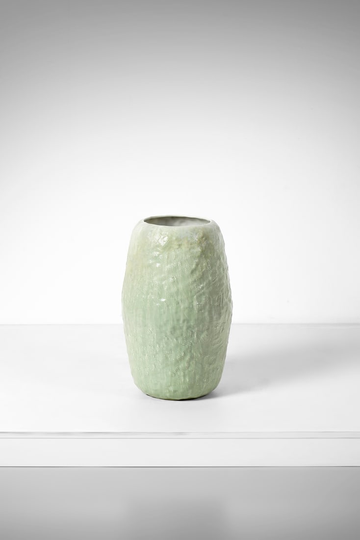 GUIDO ANDLOVITZ 2608 vase, Società Ceramica Italiana Laveno manufacture, Lavenia.: ANDLOVITZ GUIDO (1900 - 1971) 2608 vase, Società Ceramica Italiana Laveno manufacture, Lavenia. Green glazed strong earthenware with rough surface.. Cm 28,00 x 51,00 x 28,00. 1950s.Marked in gree