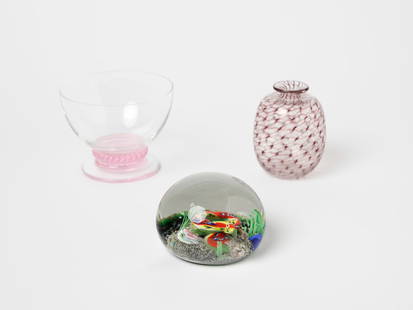 MANIFATTURA MURANESE Lot composed of a small Nason Moretti cup in clear pink glass signed, a small: MURANO WORK Lot composed of a small Nason Moretti cup in clear pink glass signed, a small crystal glass vase with amethyst spiral decoration and a presse papier decorated with murrine. . . 20th centur