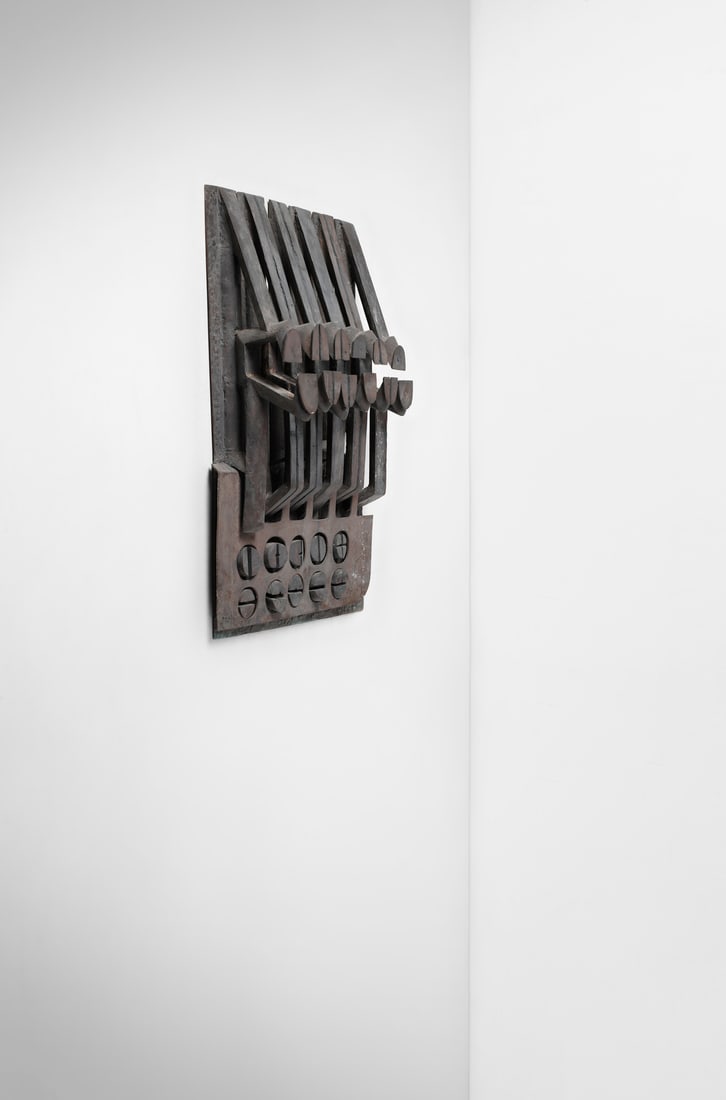 SALVATORE MELI Panel with informal geometric decorations in relief.: MELI SALVATORE (1929 - 2011) Panel with informal geometric decorations in relief. Bronze.. Cm 60,00 x 84,00 x 18,00. Late 1960s.Signed on the lower left.