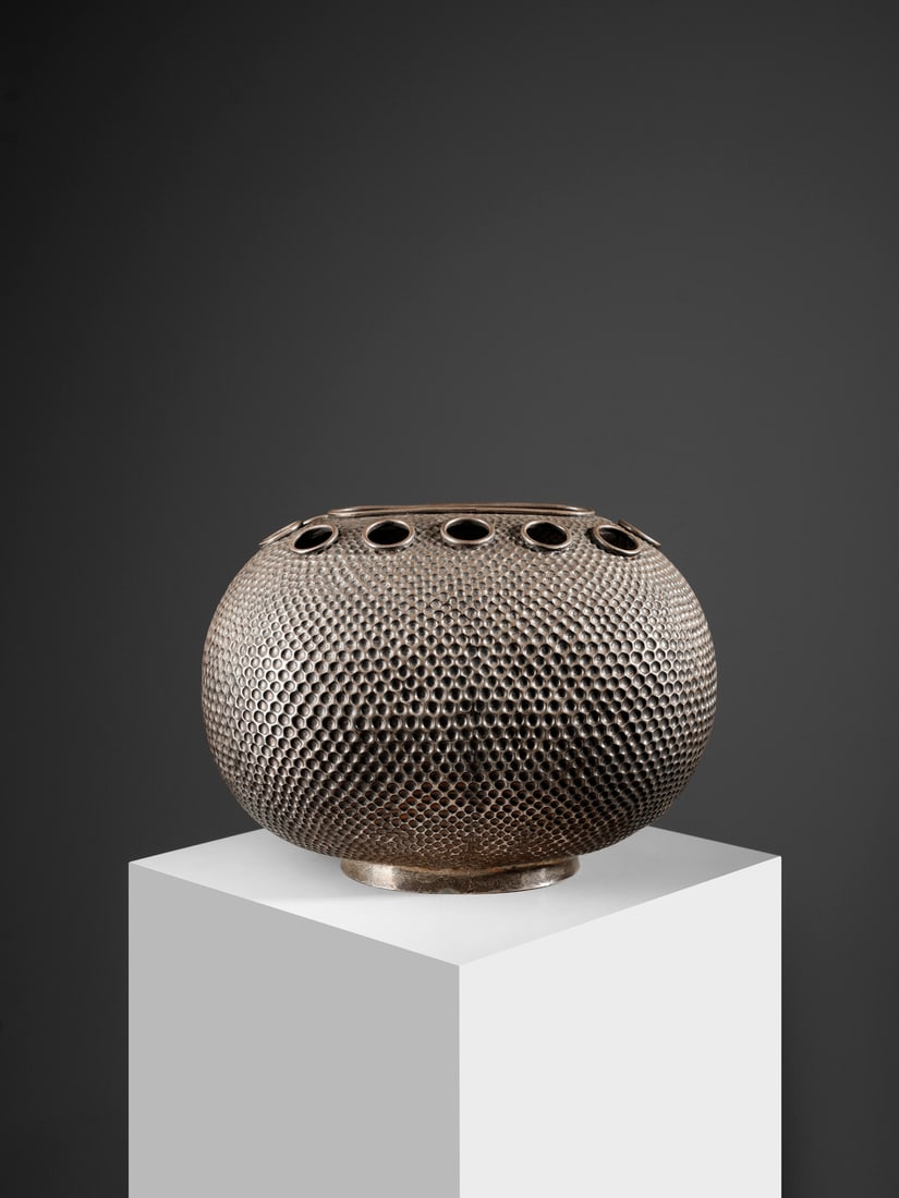 FERRARI NINO (1875 - 1941)-Large flattened globular flower vase with a beaten surface, Brescia (1 of 5)