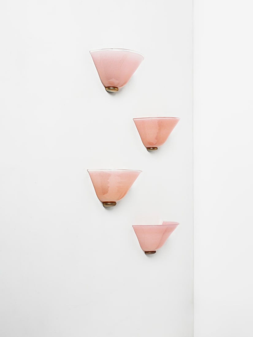 BAROVIER & TOSO Four wall lamps, Murano.: BAROVIER & TOSO Four wall lamps, Murano. Pink mace glass with gold leaf inclusions and crystal rim; brass and painted metal structures.. Cm 34,00 x 17,00 x 16,50. 1960s.