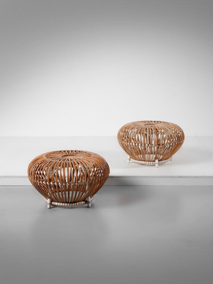 MANIFATTURA ITALIANA Pair of pouf.: MANIFATTURA ITALIANA Pair of pouf. Rush, rattan and debarked.. Cm 71,00 x 42,00 x 71,00. Second half of the XXth century.