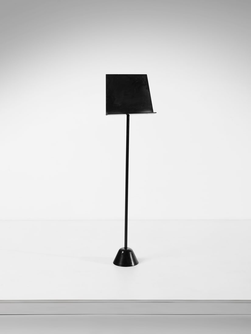 ACHILLE CASTIGLIONI 36 valet stand for Zanotta, Nova Milanese.: CASTIGLIONI ACHILLE (1918 - 2002) 36 valet stand for Zanotta, Nova Milanese. Enamelled metal.. Cm 40,00 x 145,50 x 20,00. 1990s.Production mark.