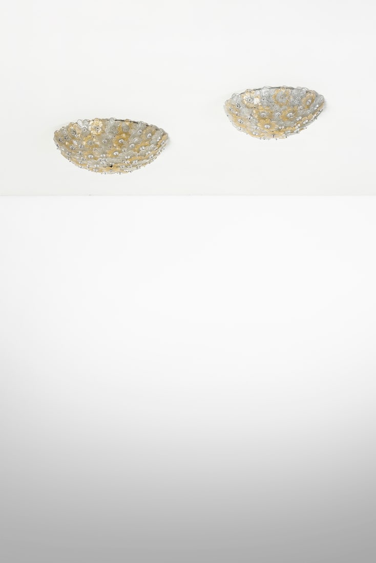MANIFATTURA ITALIANA Two ceiling lamps decorated with flowers. (1 of 3)