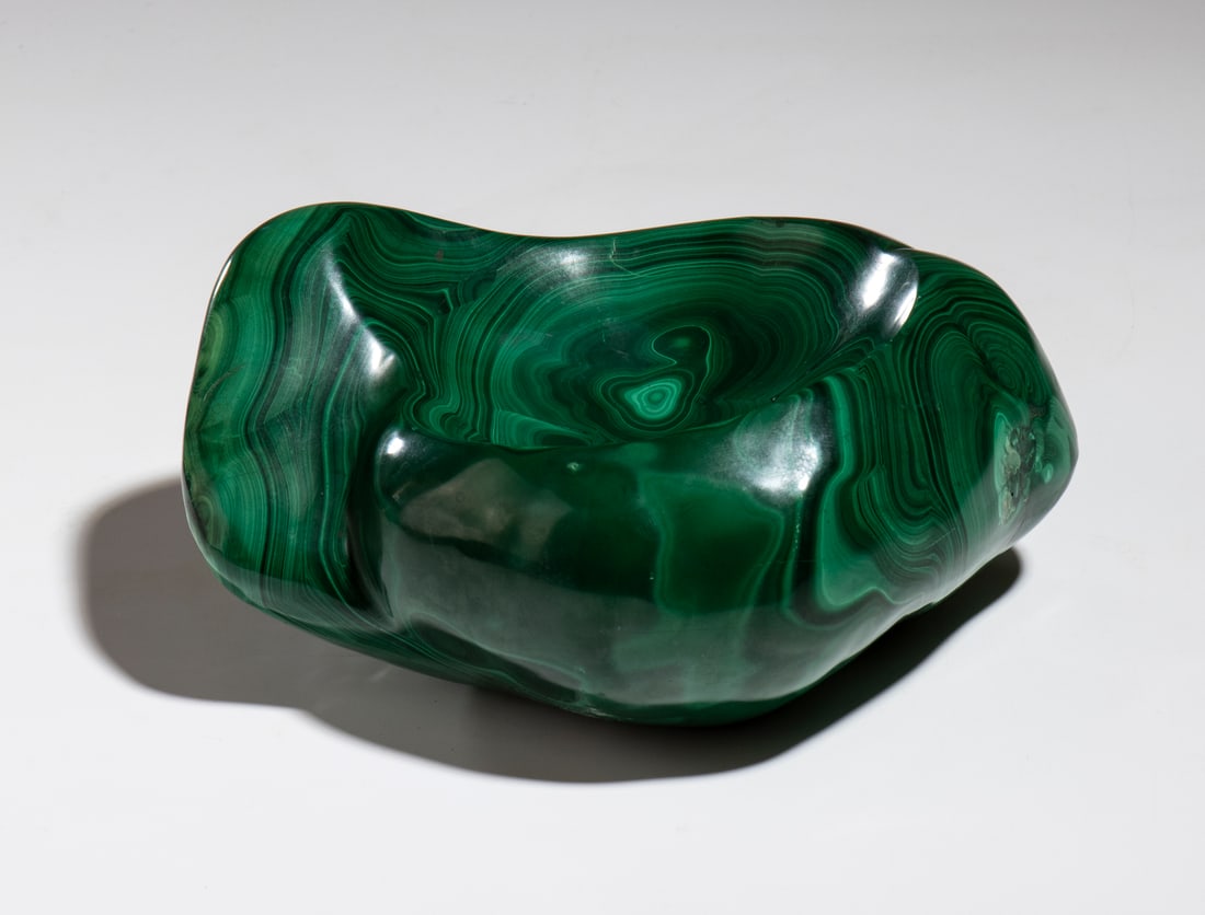 MALACHITE ASHTRAY CARVED FROM A SINGLE BLOCK.. (1 of 1)