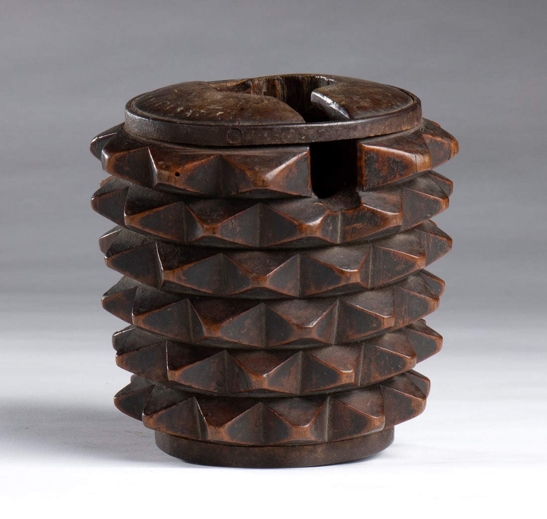 AUTHENTIC AND ANCIENT HAND-CARVED WOODEN BRACELET FOR THE TRADITIONAL GAME "PALLONE COL (1 of 5)