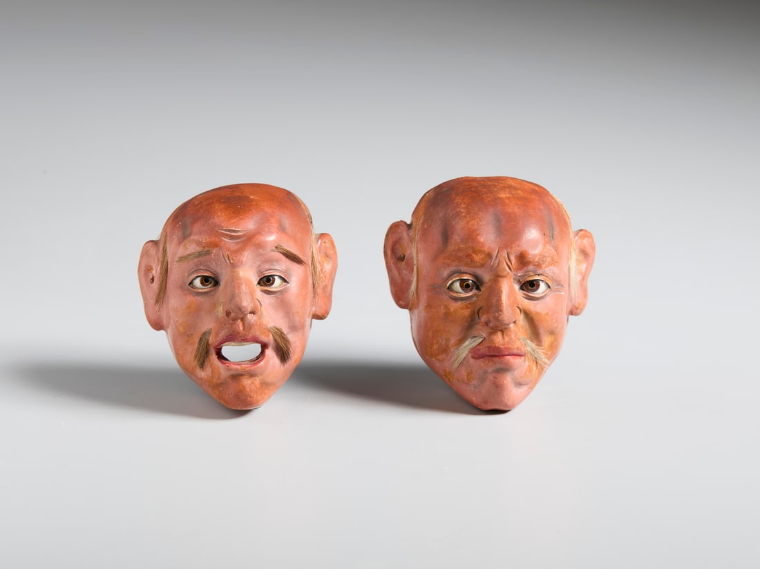PAIR OF JAPANESE MASKS IN STUCCO AND PLASTER.Japan, 19th century.: PAIR OF JAPANESE MASKS IN STUCCO AND PLASTER.Japan, 19th century. . Cm 7,50 x 7,50.