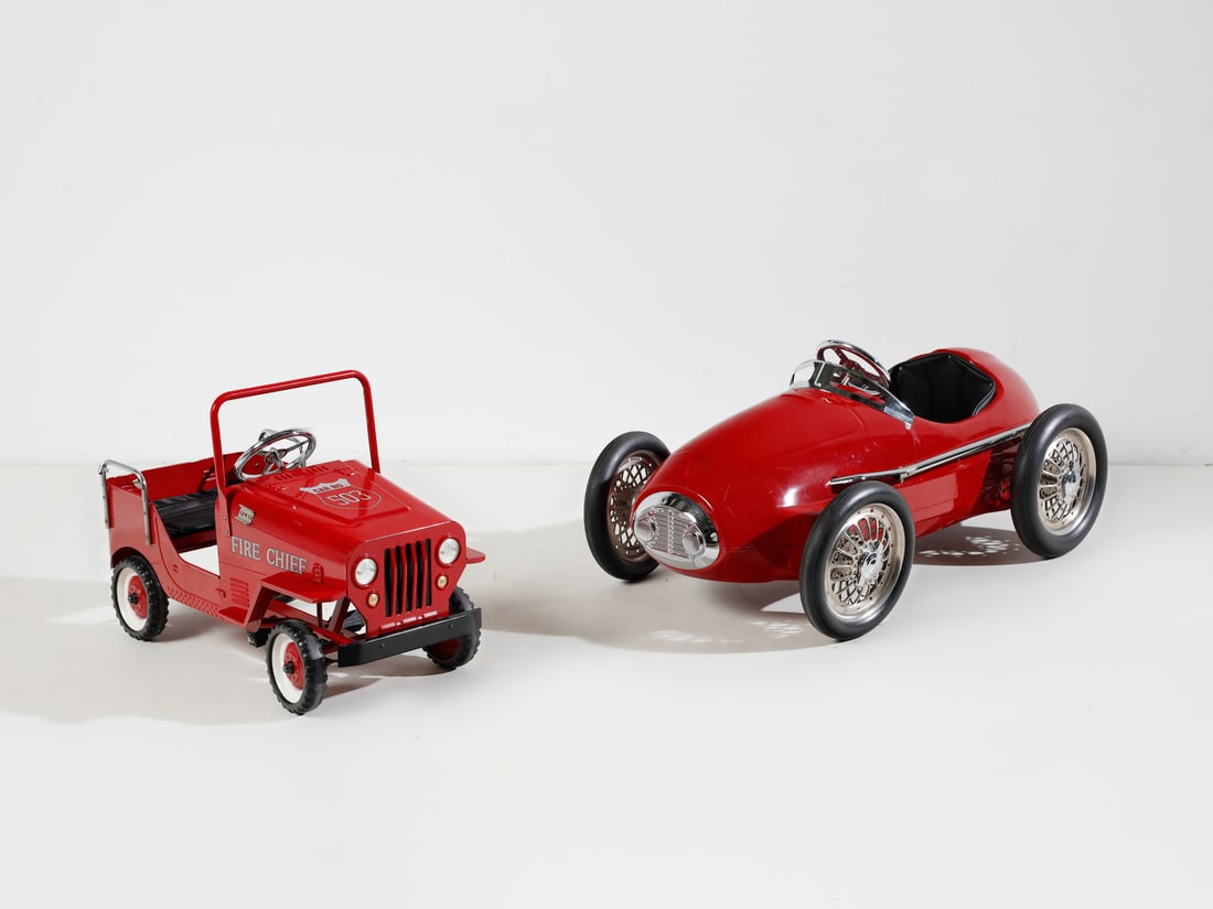 PAIR OF VINTAGE CHILDREN'S TOY CARS IN TIN AND IRON.United States, 1950s/1960s. (1 of 8)