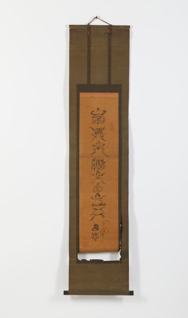 JAPANESE SCROLL IN RICE PAPER PAINTED WITH IDEOGRAMS Japan, 19th century . (1 of 5)