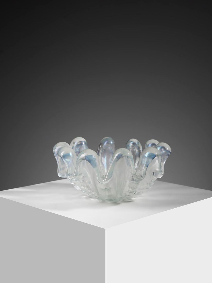ERCOLE BAROVIER Shell-shaped centrepiece, Murano. (1 of 3)