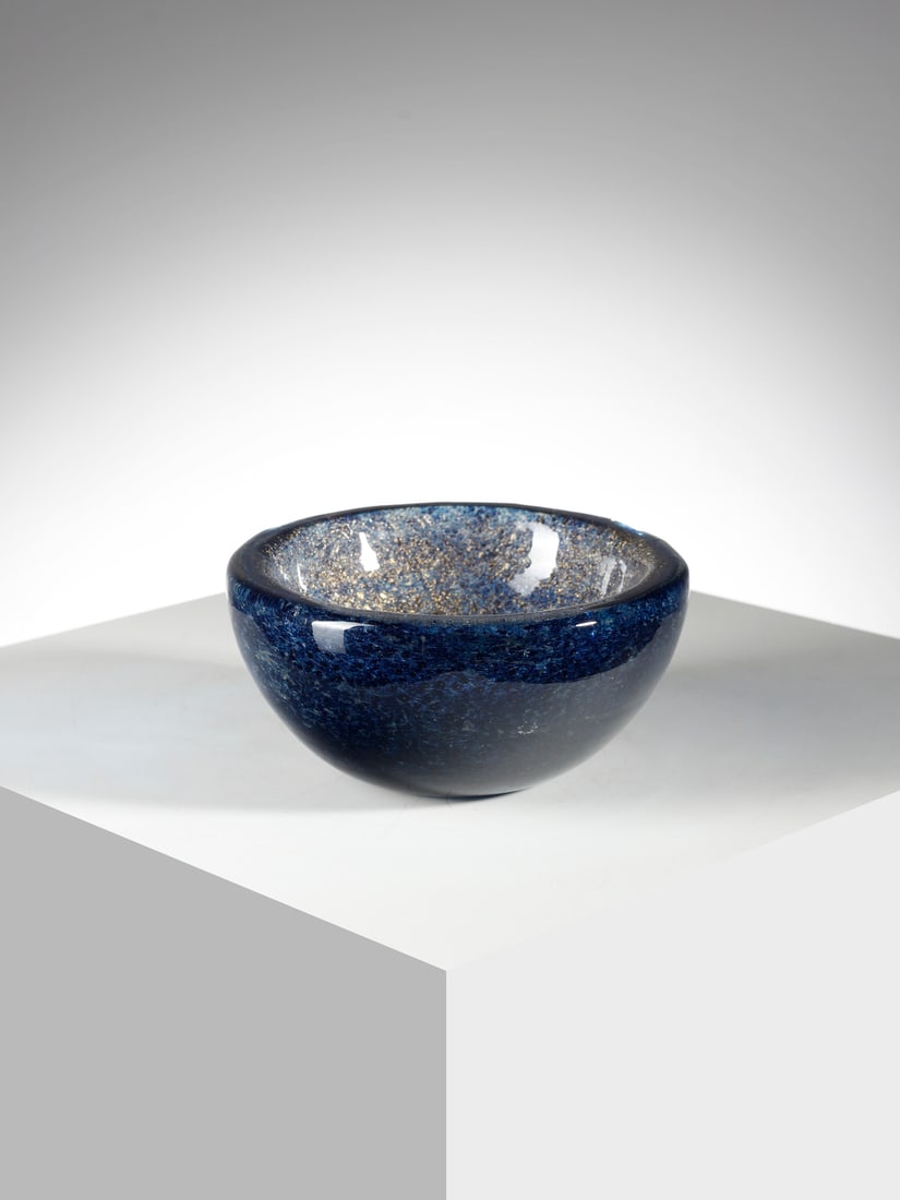 ERCOLE BAROVIER Bowl from the Zaffiro series, execution by Barovier & Toso, Murano. (1 of 3)