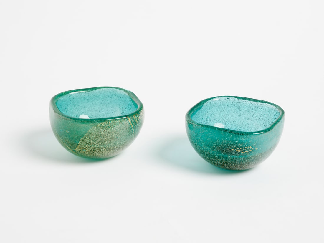 SEGUSO VETRI D'ARTE Two small cups with a circular base and a quadrangular edge, Murano. (1 of 2)