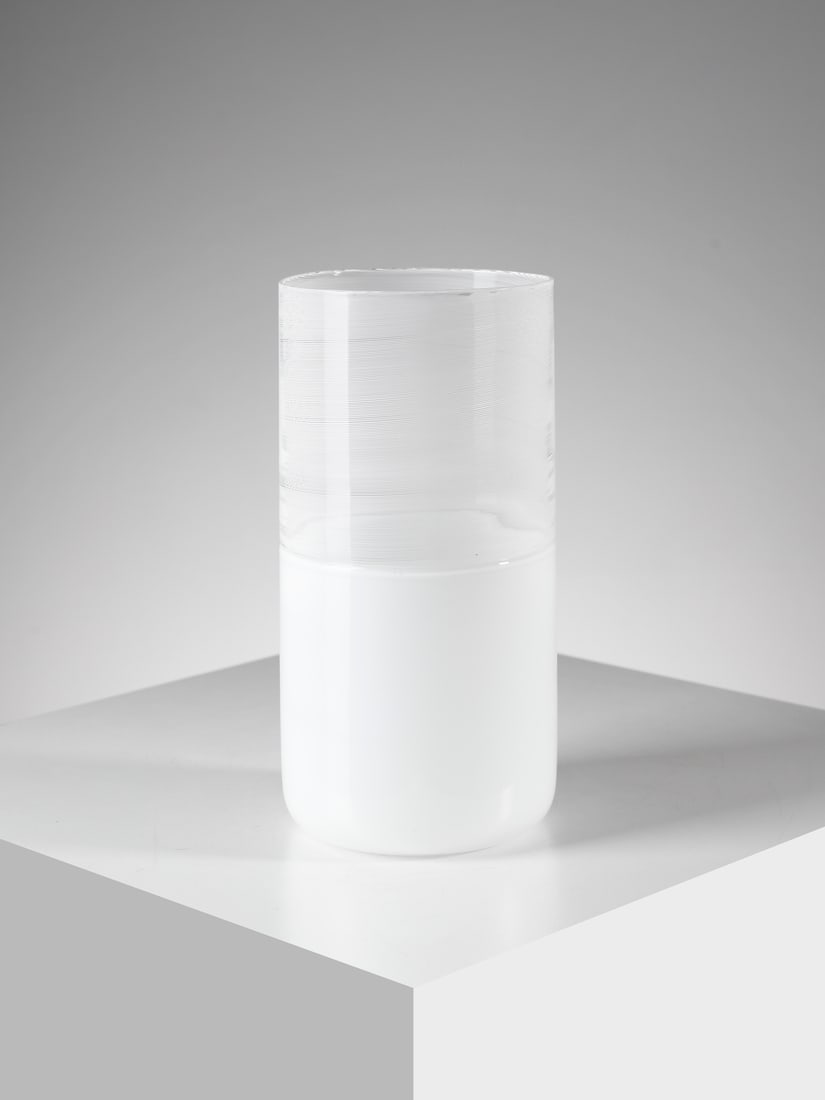 TAPIO WIRKKALA Cylindrical 533.1 vase from the Filigrane di Tapio series, execution by Venini,: WIRKKALA TAPIO (1915 - 1985) Cylindrical 533.1 vase from the Filigrane di Tapio series, execution by Venini, Murano. 1979. Lattimo glass and half-filigree lattimo glass combined with incalmo.. Cm 11,5