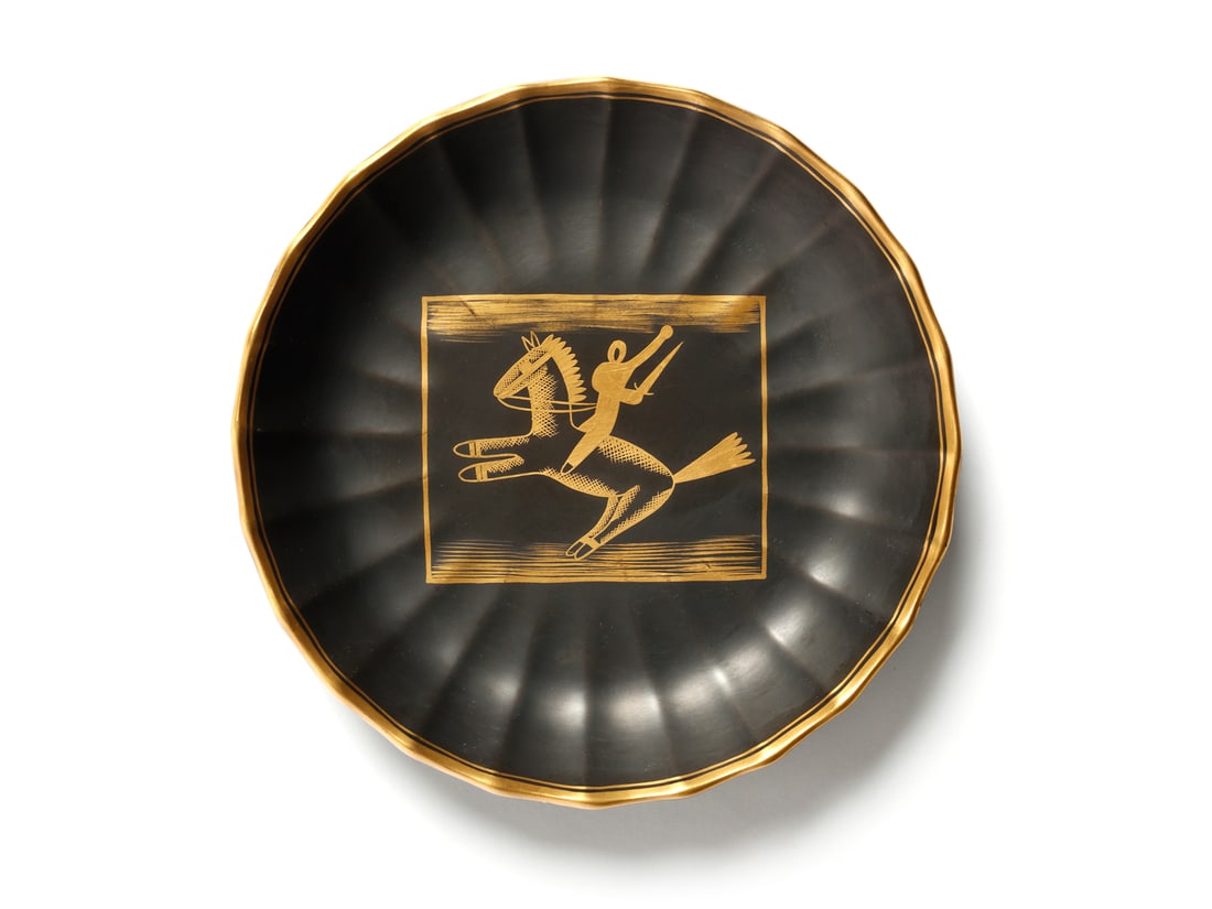 GIO PONTI Plate with knight decoration, Richard-Ginori San Cristoforo manufacture, Milan. (1 of 2)