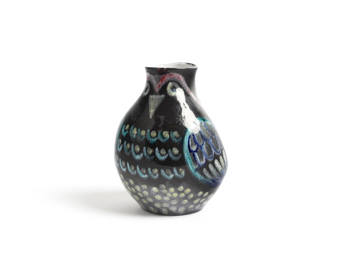WERNER BURRI Small jug decorated with an owl, Dornburg.: BURRI WERNER (1898 - 1972) Small jug decorated with an owl, Dornburg. 1926. Polycrome underglazed ceramic... Cm 11,50 x 14,00 x 12,00. Signature, date and embrossed numeral under the base.