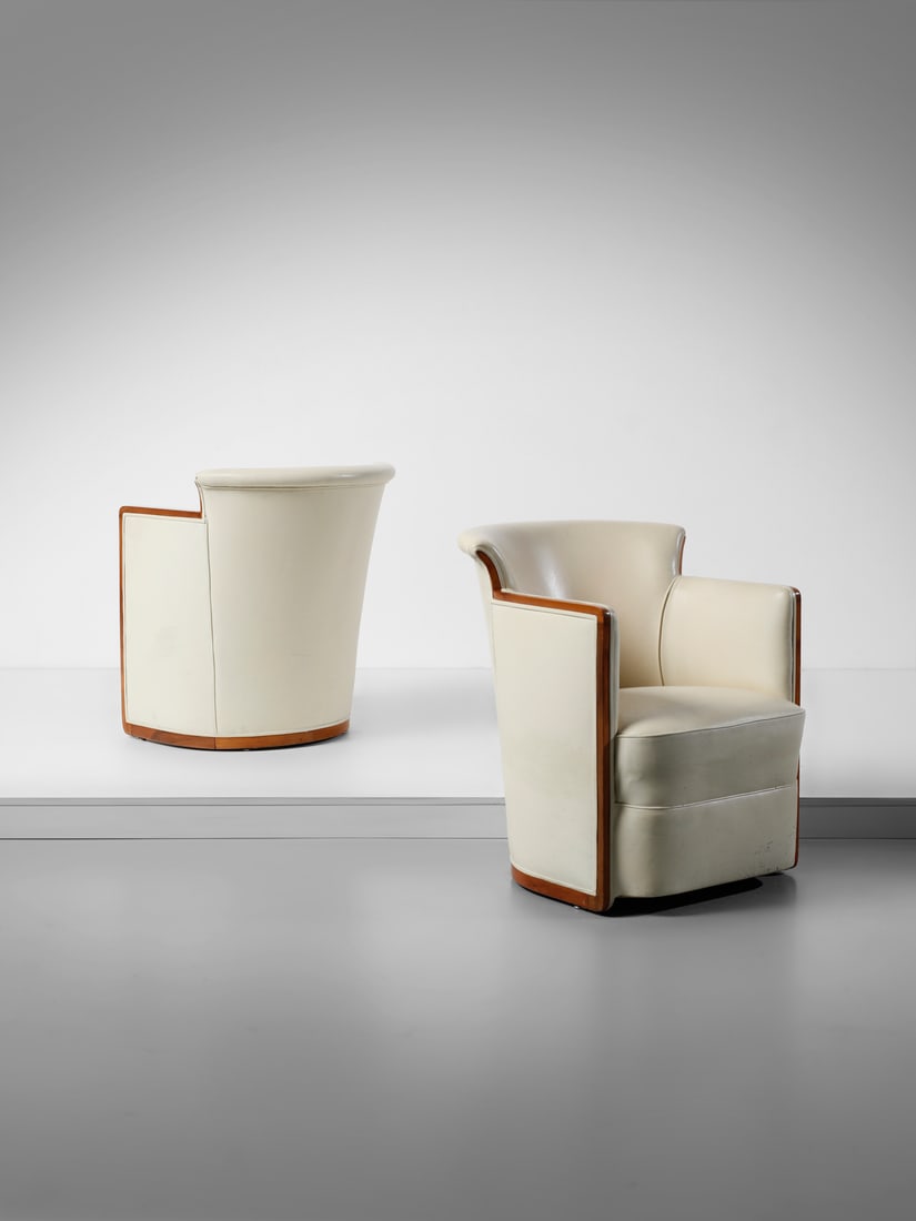 MANIFATTURA ITALIANA Pair of Déco style tub chairs.: ITALIAN WORK Pair of Déco style tub chairs. Wood and leather.. Cm 65,00 x 76,00 x 76,50. First half of the XXth century.