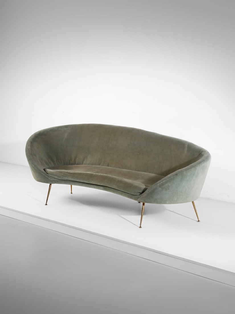 MANIFATTURA ITALIANA Curved sofa.: ITALIAN WORK Curved sofa. Wood, brass and padded velvet.. Cm 243,00 x 88,00 x 85,00. 1950s.