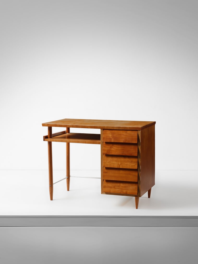MANIFATTURA ITALIANA Five-drawer desk.: ITALIAN WORK Five-drawer desk. Wood and painted metal.. Cm 99,00 x 77,50 x 55,50. 1950s / 1960s.