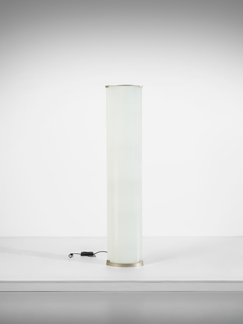 GIO PONTI 2758 floor lamp for Fontana Arte, Milan.: PONTI GIO (1891 - 1979) 2758 floor lamp for Fontana Arte, Milan. Satin nickel-plated metal and printed glass.. Cm 38,00 x 184,00 x 28,00. Recent production.