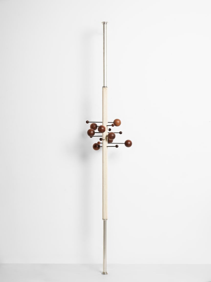 OSVALDO BORSANI Height-adjustable rotating telescopic AT16 coat hanger for Tecno, Varedo. (1 of 2)