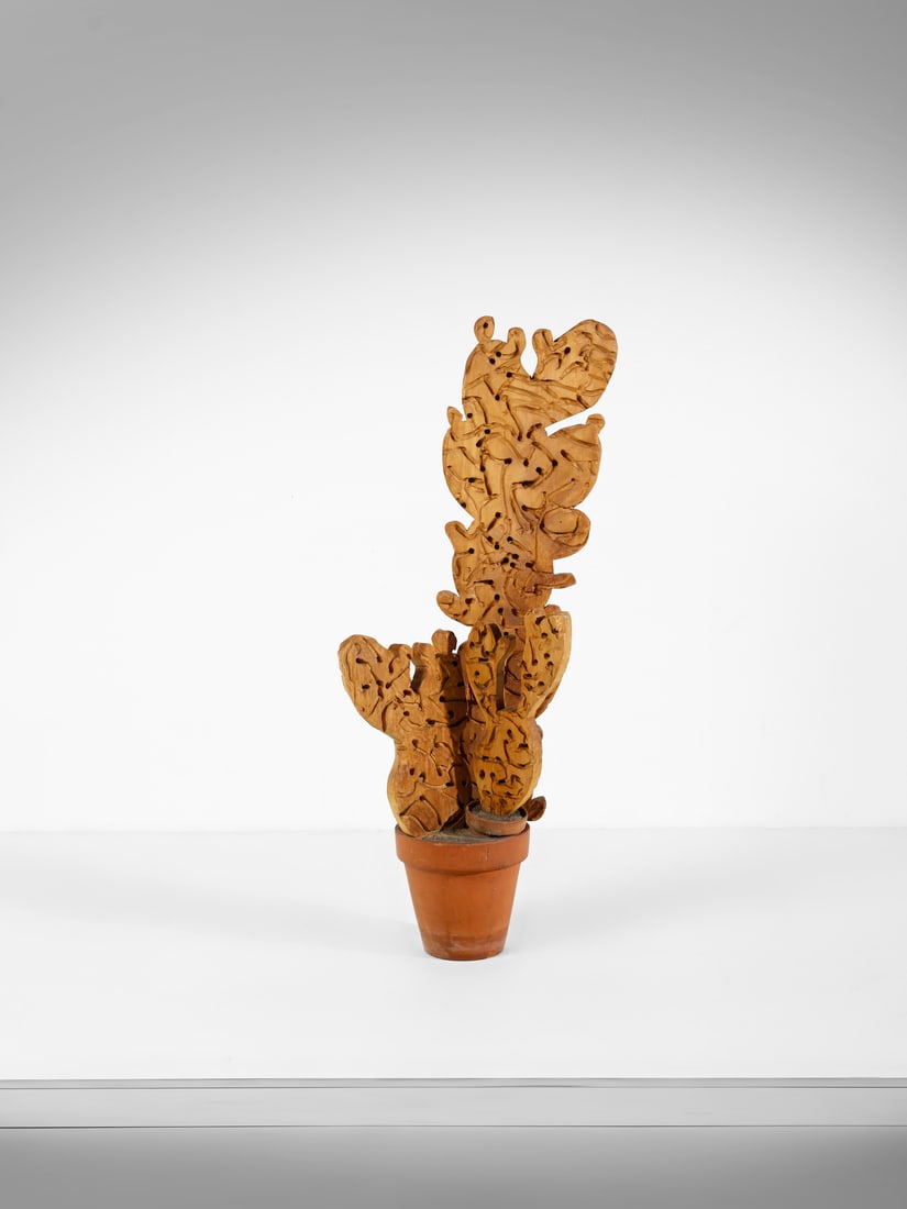 URANO PALMA CactusSculpture.: PALMA URANO (1936 - 2010) CactusSculpture. Beech wood carved and "worm-eaten" with a drill.. Cm 55,00 x 151,00 x 40,00. 1970s / 1980s.Signed.
