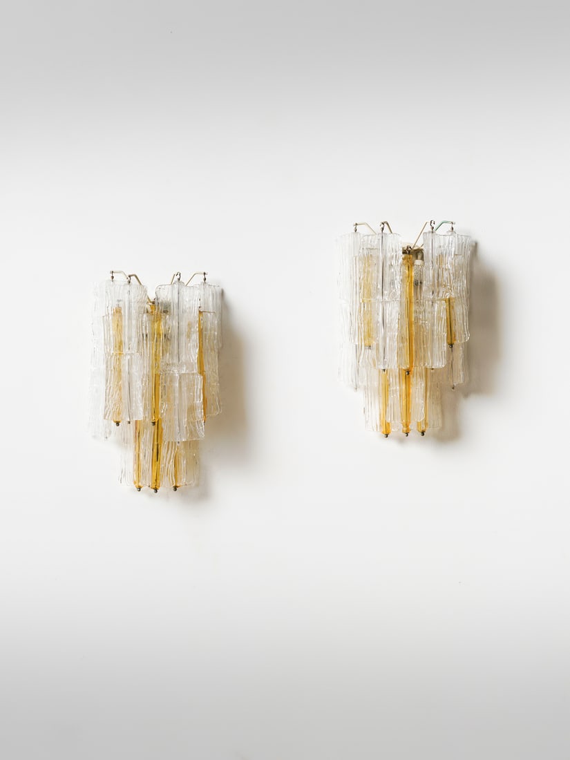 VENINI Pair of wall lamps from the Elica series, Murano.: VENINI Pair of wall lamps from the Elica series, Murano. 1973. Crystal and pagliesco glass, painted metal structure.. Cm 30,00 x 48,00 x 15,00. Literature: M. Barovier e C. Sonego, Venini Luce 1921-19